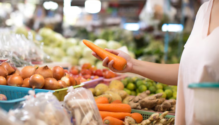 Hasta qué hora está abierta la tienda de alimentos más cercana
